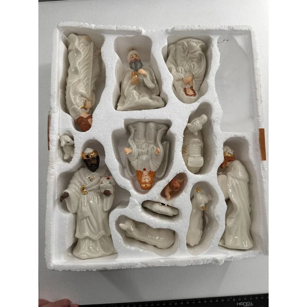 Vintage May Department Stores‎ Nativity Christmas 12 Figures Wood Base Read